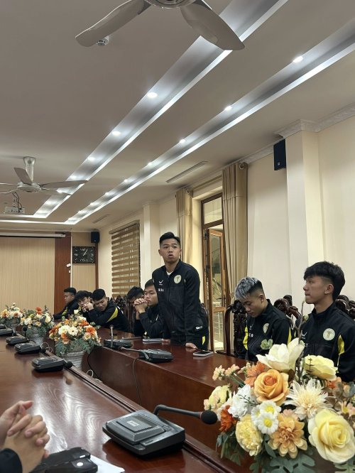 sv ph&aacute;t biểu.jpg