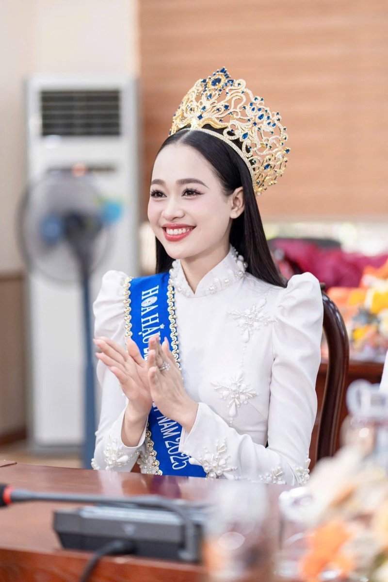 HOA HẬU.jpg