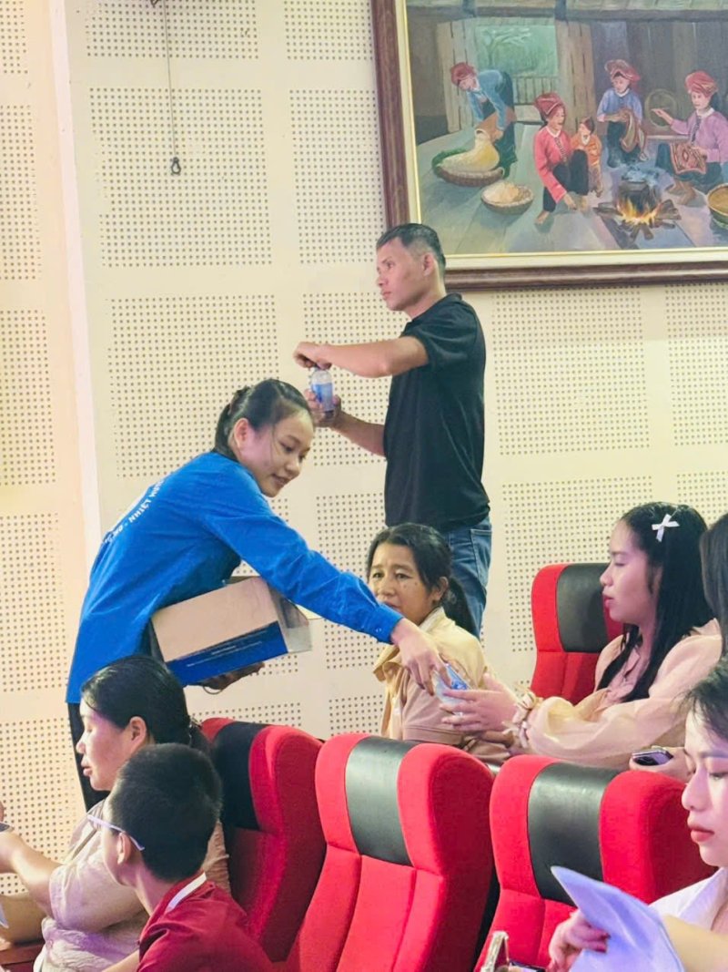 phát nước lấy ảnh này.jpg