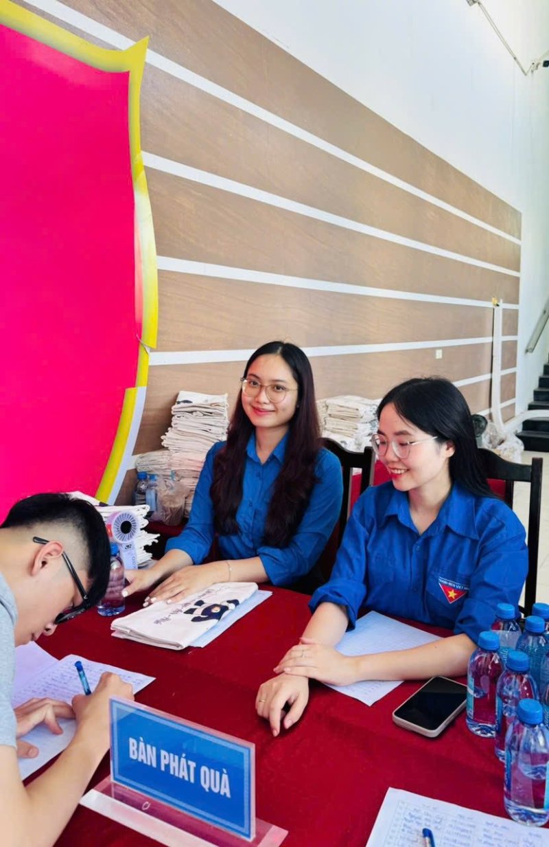 NH và c Phương.jpg