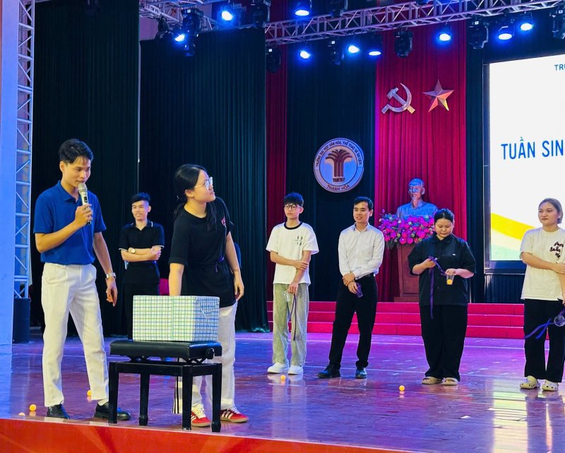 tr&ograve; chơi 1.jpg