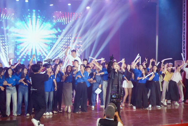 t&igrave;nh nguyện.jpg