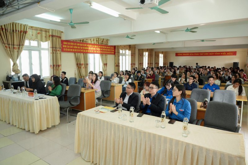 to&agrave;n cảnh.jpg